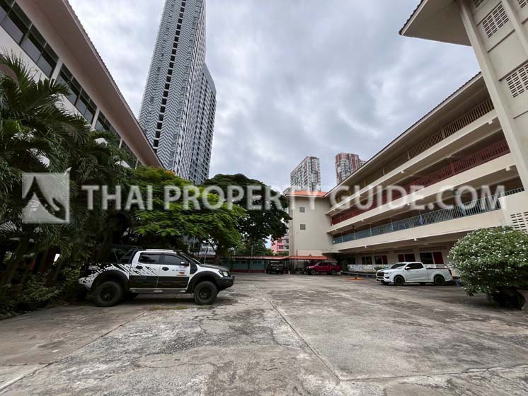 Property for rent in Bangnatrad
